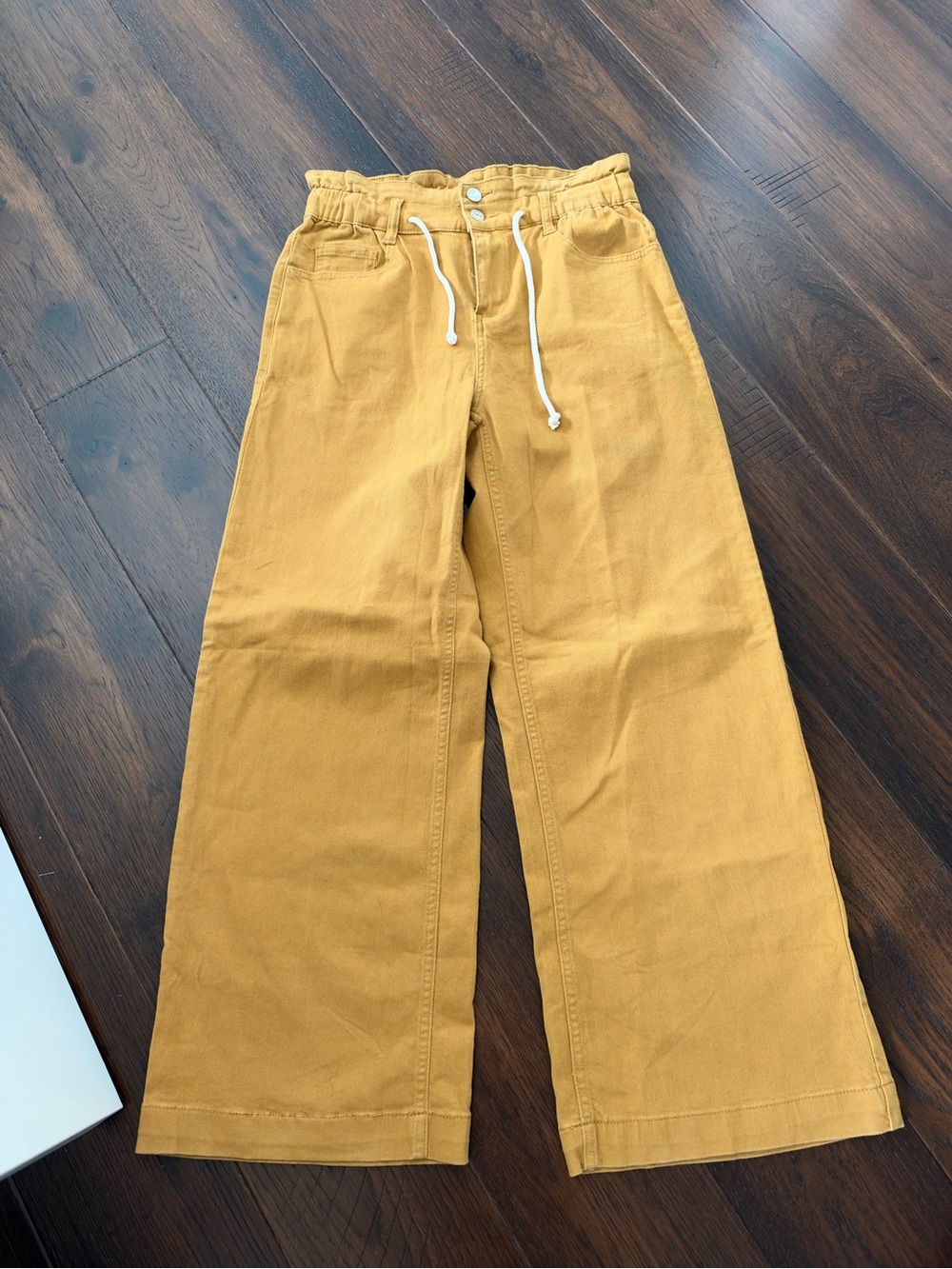Wide Leg jeans in Yellow